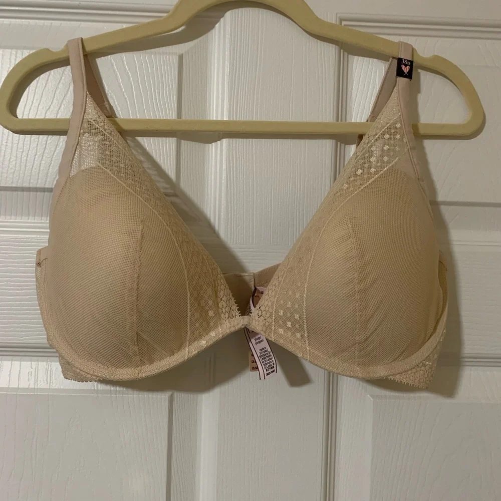 NWT Incredible by Victoria's Secret Plunge Tan‎ Beige Lace Bra Size 38D